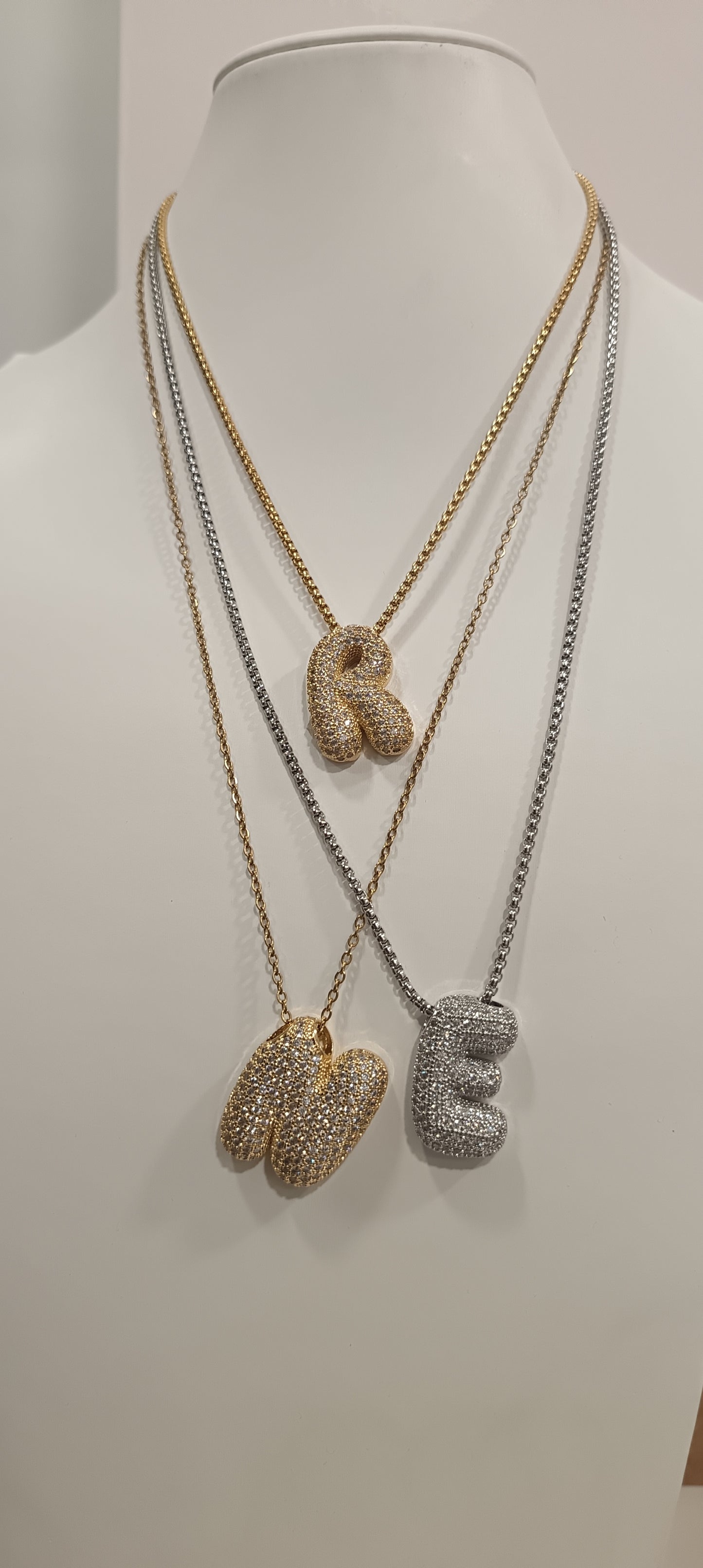 Collana lettera big iniziale