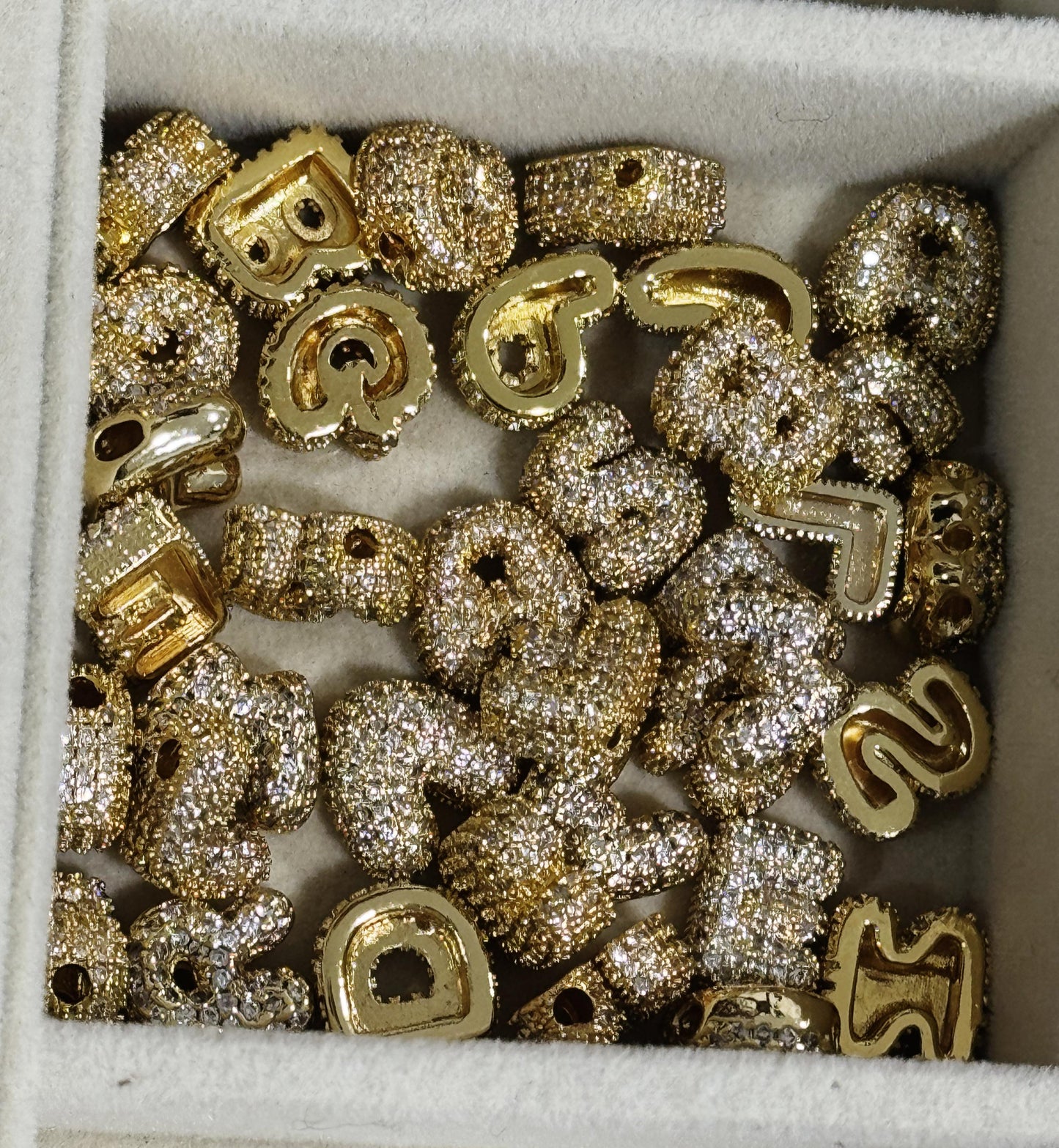 Collana piccola iniziale