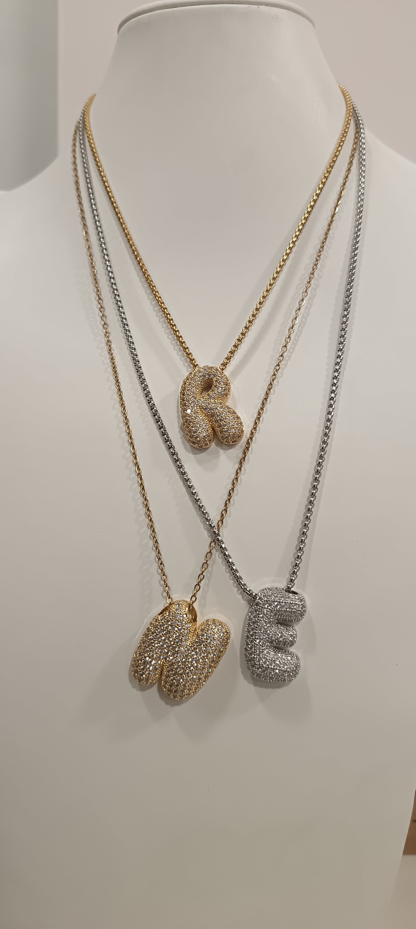 Collana lettera big iniziale